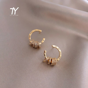 2020 new classic Roman digital round Stud Earrings with Simple needle South Korean women's jewelry temperament party Earrings