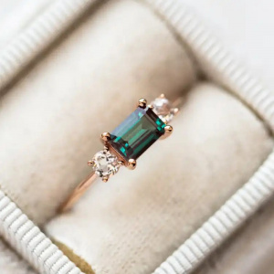 Beautiful Vintage Alexandrite Square Shape Gemstone Ring Solid Silver 925 Statement Ring Elegant Design