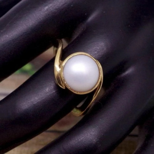 Personalized Gold Pearl Ring: Sterling Silver Statement Jewelry - Elegant Gift for Her